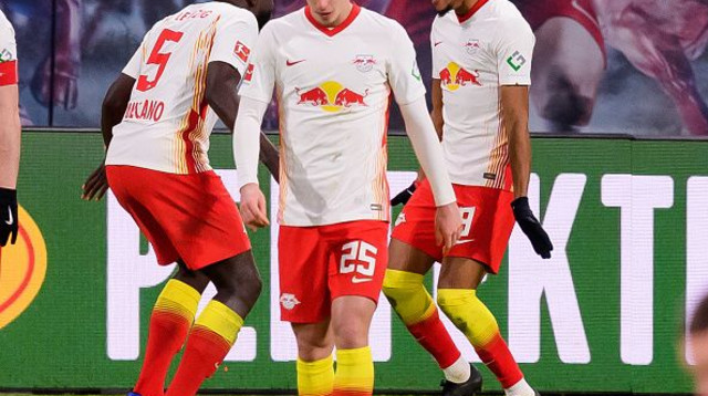 כריסטופר אנקונקו, דאיו אופמקאנו (צילום: Mario Hommes/DeFodi Images via Getty Images)