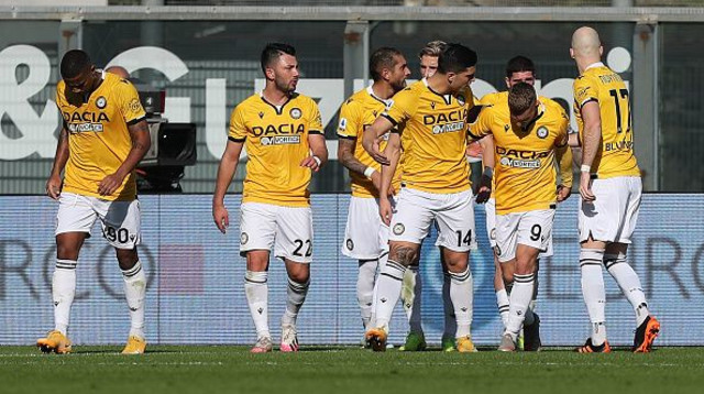 שחקני אודינזה חוגגים (צילום: Gabriele Maltinti/Getty Images)