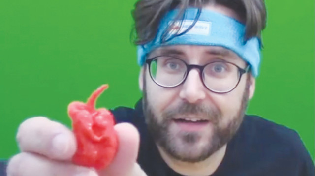 מייק ג'ק והפלפלים החריפים (צילום: Guinness World Records)