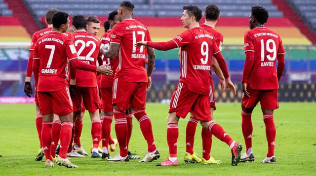 שחקני באיירן מינכן חוגגים (צילום: Sven Hoppe/picture alliance via Getty Images)