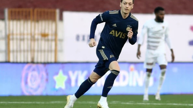 מסוט אוזיל (צילום: https://www.flashscore.com/match/UyWz3Dtb/#match-s)