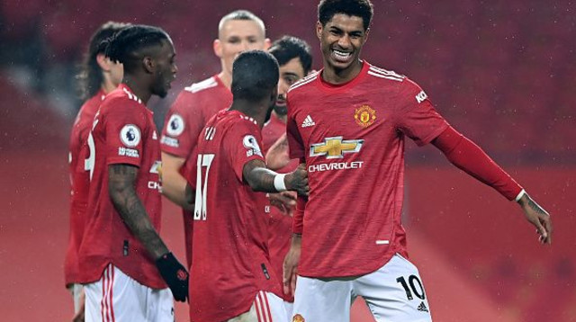 שחקני מנצ’סטר יונייטד חוגגים (צילום: Laurence Griffiths/Getty Images)