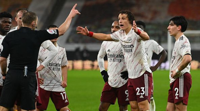 דויד לואיז זועם על השופט (צילום: Sam Bagnall - AMA/Getty Images)