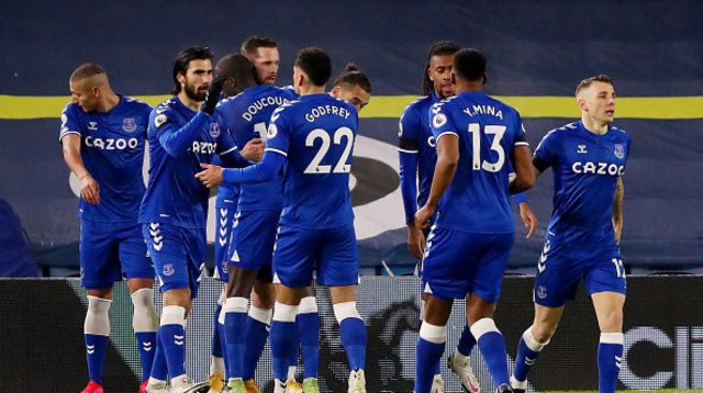 שחקני אברטון חוגגים (צילום: Paul Greenwood - CameraSport via Getty Images)