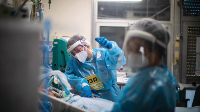 מחלקת קורונה בבית חולים (צילום:  אוליבייה פיטוסי פלאש 90)