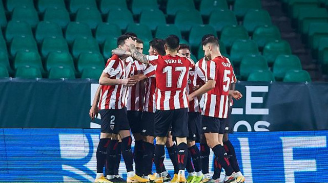 שחקני בילבאו חוגגים (צילום: Fran Santiago/Getty Images))