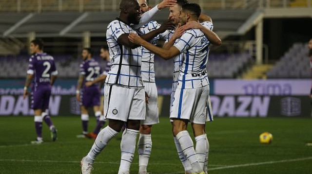 שחקני אינטר חוגגים (צילום: Gabriele Maltinti/Getty Images)