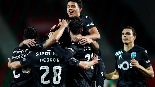 שחקני ספורטינג ליסבון חוגגים (צילום: ספורטינג ליסבון, הטוויטר הרשמי)