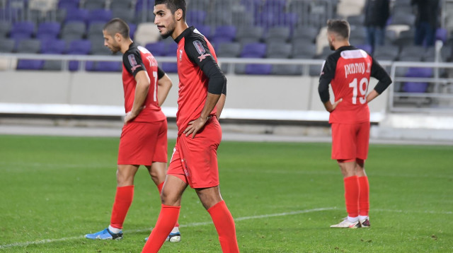 שחקני סכנין מאוכזבים (צילום: אריאל שלום)