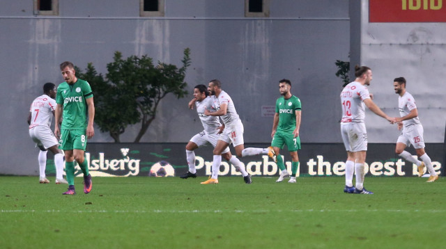 שחקני הפועל באר שבע חוגגים (צילום: קובי אליהו)