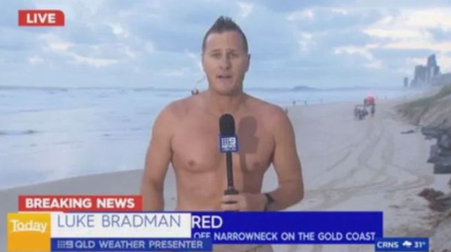 שדרן החדשות שחילץ את הגופה מהמים (צילום: צילום מסך 9News)