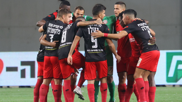 שחקני הפועל חדרה (צילום: דני מרון)