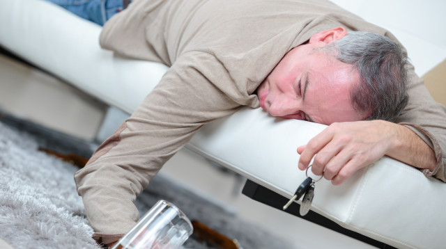 גבר שיכור, אילוסטרציה (צילום: ingimage ASAP)