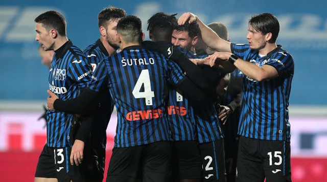 שחקני אטאלנטה חוגגים (צילום: Emilio Andreoli/Getty Images)