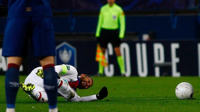 ניימאר פצוע (צילום: SAMEER AL-DOUMY/AFP via Getty Images)