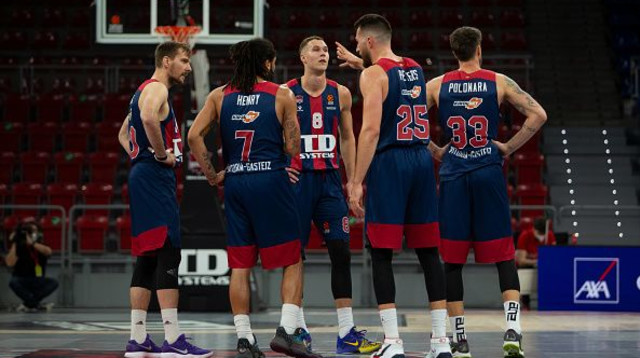 שחקני באסקוניה (צילום: Aitor Arrizabalaga/Euroleague Basketball via Getty)
