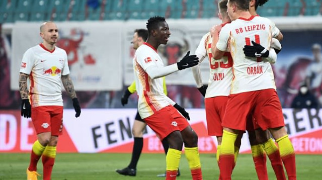 שחקני לייפציג חוגגים (צילום: ANNEGRET HILSE/POOL/AFP via Getty Images)