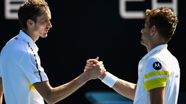 דניל מדבדב, פיליפ קריאנוביץ’ (צילום: WILLIAM WEST/AFP via Getty Images)