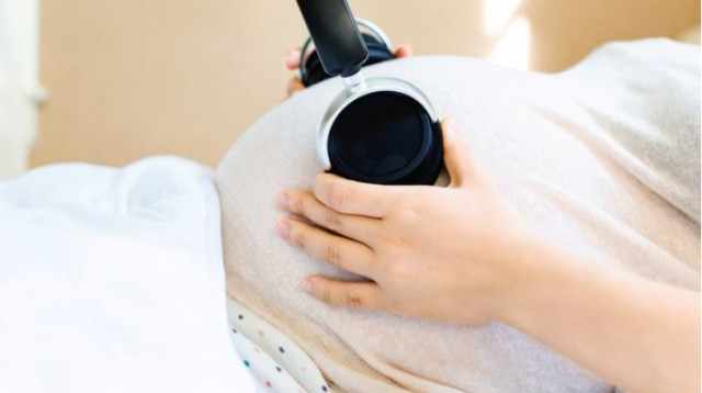 האזנה למוזיקה ברחם, אילוסטרציה (צילום: Getty images)