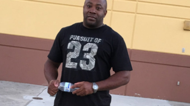 בראון, הגבר החשוד בגניבה ומרמה (צילום: רשתות חברתיות)