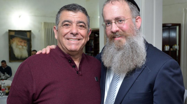 הרב שמואל ביסטריצקי (מימין) ויעקב דוד ז"ל (צילום: פייסבוק בית חב"ד סביון)