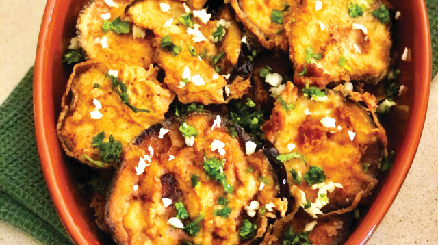 פרוסות חציל מצופות ומטוגנות (צילום: פסקל פרץ-רובין)