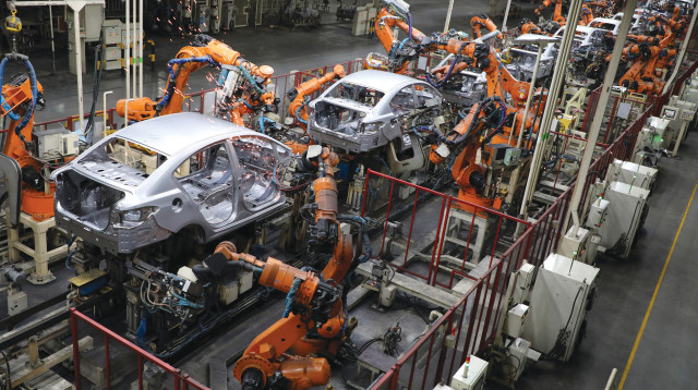 מפעל רכבים (צילום: רויטרס)