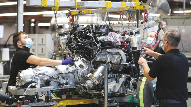 מפעל רכבים (צילום: רויטרס)