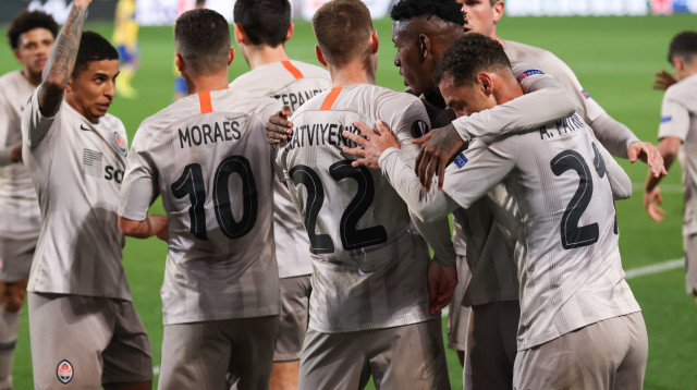 שחקני שחטאר דונייצק חוגגים (צילום: דני מרון)