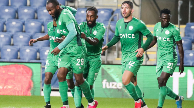 שחקני הפועל כפר סבא חוגגים (צילום: דני מרון)