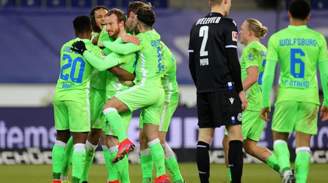 שחקני וולפסבורג חוגגים (צילום: Friedemann Vogel - Pool/Getty Images)