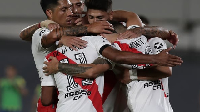 שחקני ריבר פלייט חוגגים (צילום: ALEJANDRO PAGNI / Contributor)