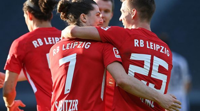 שחקני לייפציג חוגגים (צילום: Pool / Pool)