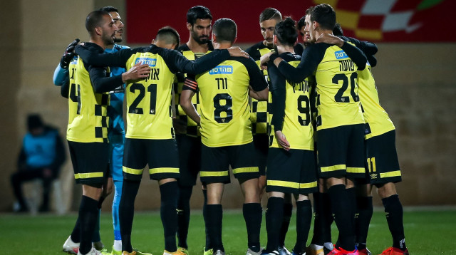 שחקני בית"ר ירושלים (צילום: מאור אלקסלסי)