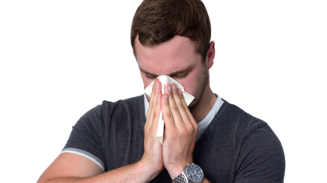 נזלת (אילוסטרציה) (צילום: אינג אימג')