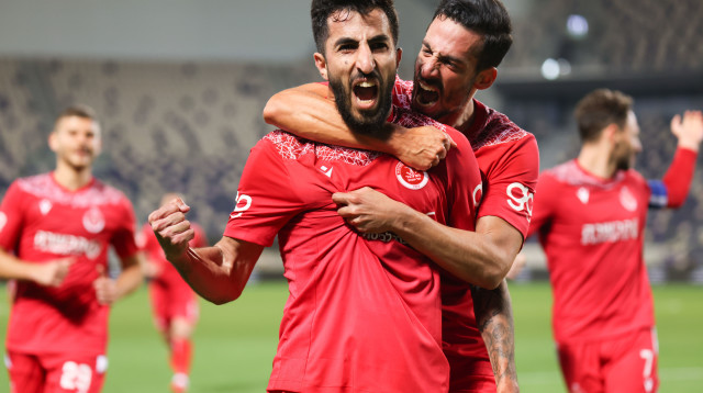 בן ביטון חוגג עם דן איינבינדר (צילום: דני מרון)