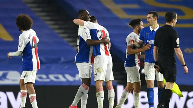 כריסטיאן בנטקה חוגג עם גארי קייהיל (צילום: Mike Hewitt/Getty Images)