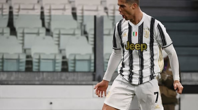 כריסטיאנו רונאלדו חוגג (צילום: MARCO BERTORELLO/AFP via Getty Images)