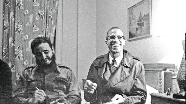 מלקולם אקס עם פידל קסטרו (צילום: רויטרס)