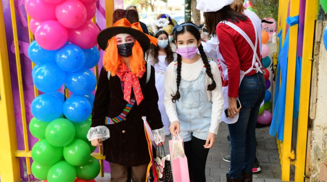 חגיגות פורים בבית ספר בתל אביב (צילום: אבשלום ששוני)