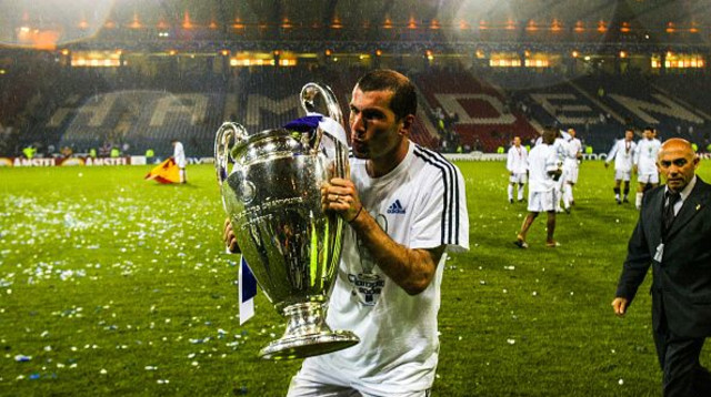 זינדין זידאן בגמר ליגת האלופות (צילום: Photo by Eric Renard / Onze / Icon Sport)