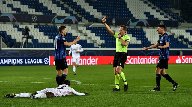 רמו פרוילר מורחק (צילום: Tullio Puglia - UEFA/UEFA via Getty Images)