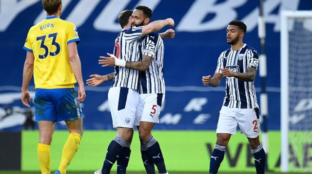 שחקני ווסט ברומיץ’ חוגגים (צילום: Peter Powell - Pool/Getty Images)