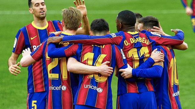 שחקני ברצלונה חוגגים (צילום: Antonio Pozo/Pressinphoto / Icon Sport)