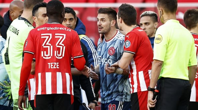 דושאן טאדיץ’ התעמת עם שחקני פ.ס.וו (צילום: ANP Sport / Contributor)