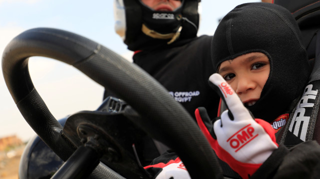 מנסור טארק על המסלול (צילום: רויטרס)