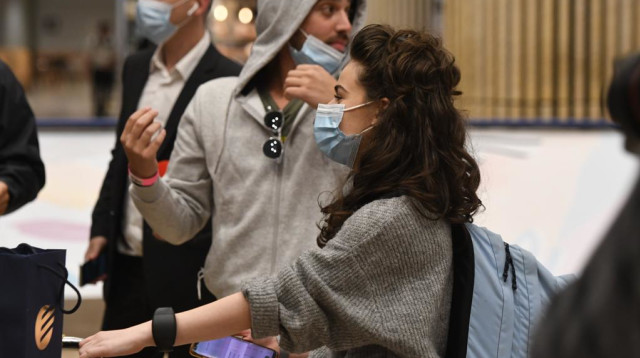 פיילוט צמידי המעקב לשבים מחו"ל (צילום: אבשלום ששוני)