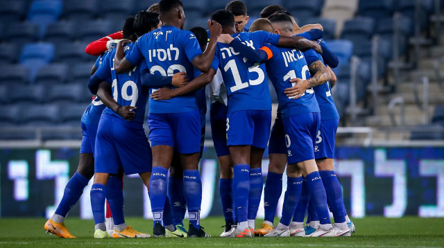 שחקני קריית שמונה (צילום: מאור אלקסלסי)