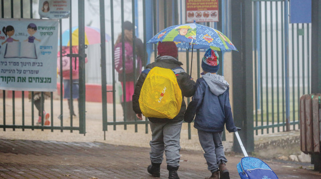 תלמידים בבית הספר (צילום: דוד כהן, פלאש 90)