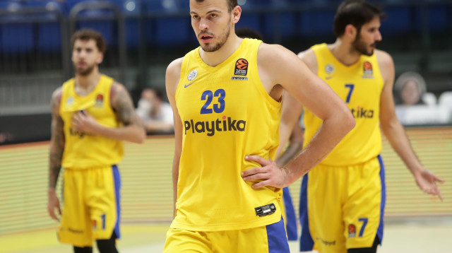 שחקני מכבי תל אביב (צילום: דני מרון)